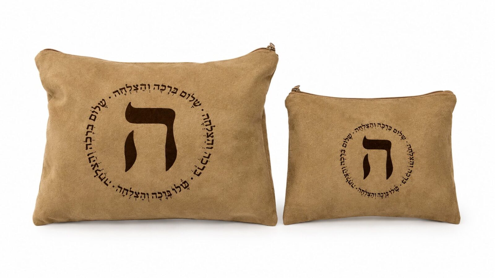 סט תיקים לטלית ותפילין בעיצוב אישי בד זמש בחיתוך לייזר צבע חול בז' איכותי "סט האות ה"